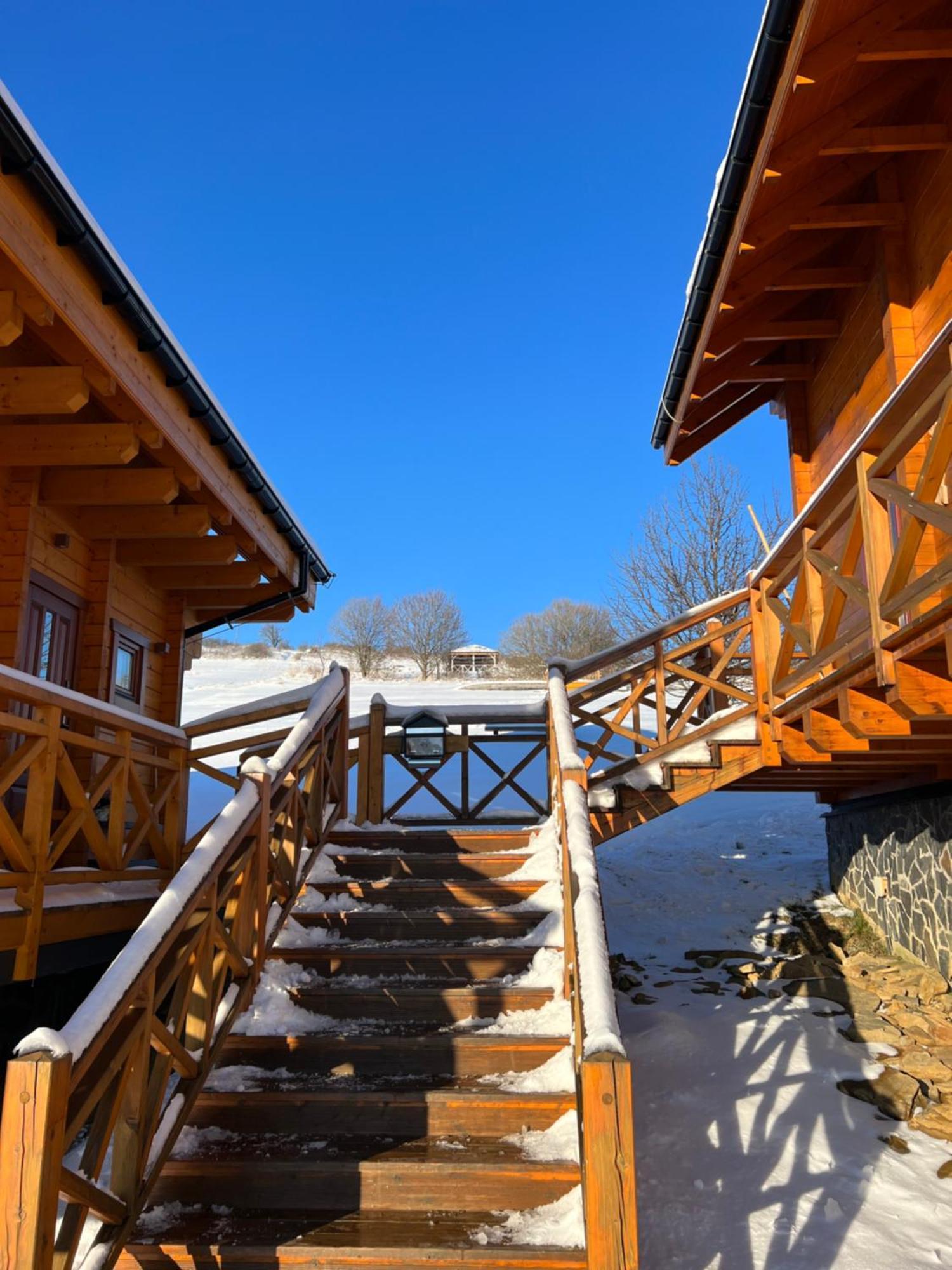 Houten Vakantiewoning "Reisnaarpolen" Royaal Ontbijt, Sauna En Hottub Чарна-Гура Экстерьер фото