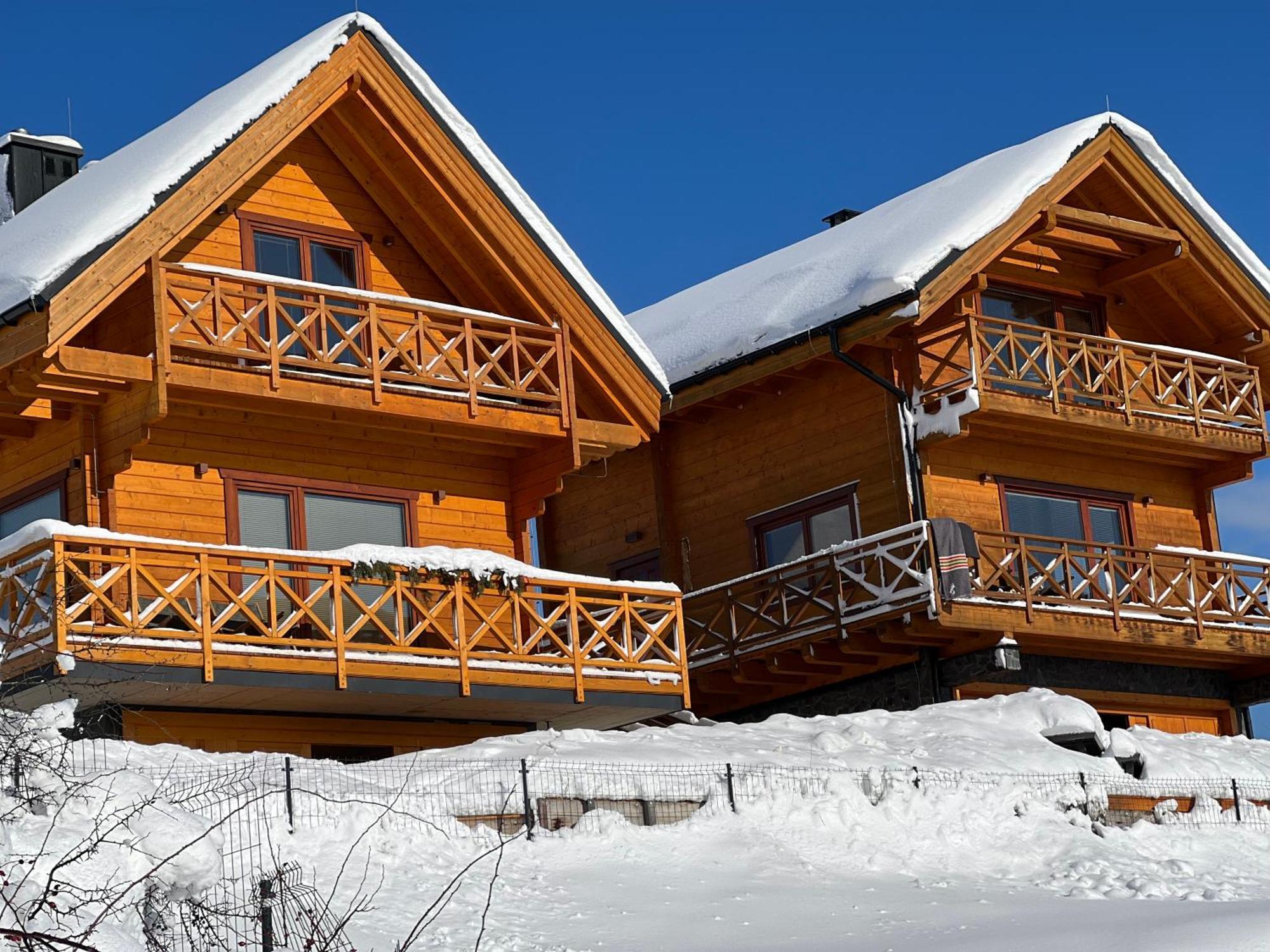 Houten Vakantiewoning "Reisnaarpolen" Royaal Ontbijt, Sauna En Hottub Чарна-Гура Экстерьер фото