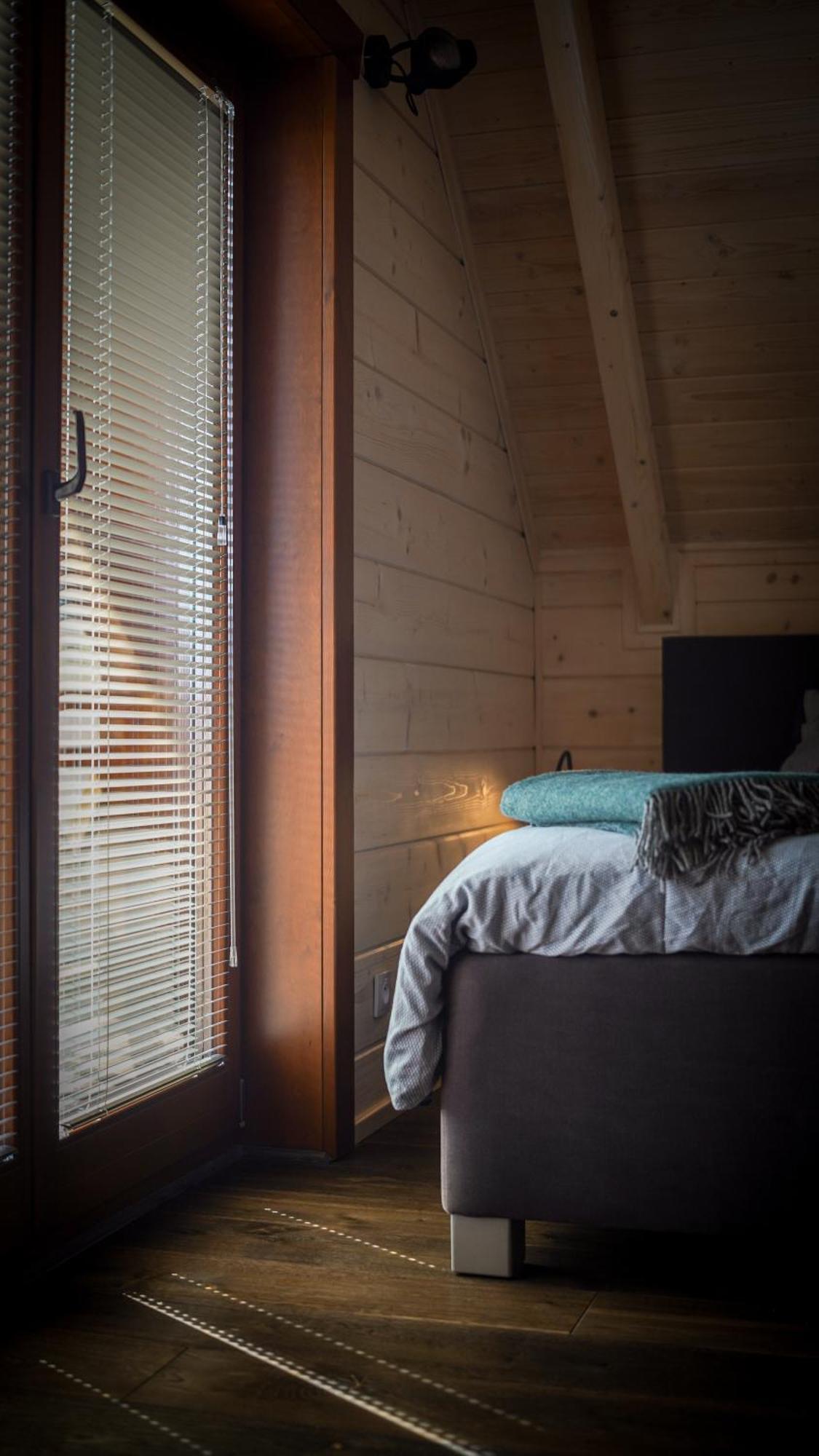 Houten Vakantiewoning "Reisnaarpolen" Royaal Ontbijt, Sauna En Hottub Чарна-Гура Экстерьер фото