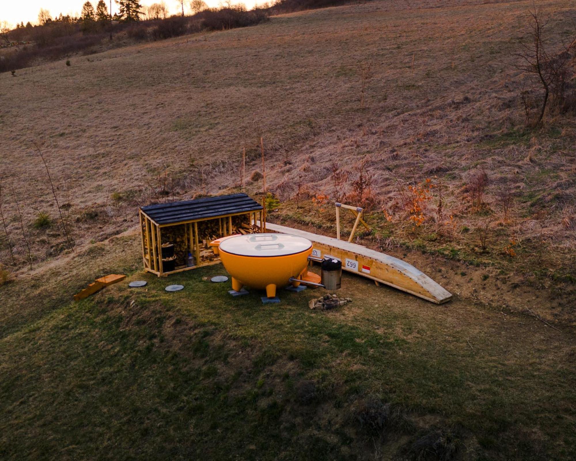 Houten Vakantiewoning "Reisnaarpolen" Royaal Ontbijt, Sauna En Hottub Чарна-Гура Экстерьер фото